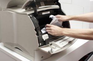 Как разрядить бумагу, после ее печати на лазерном принтере?