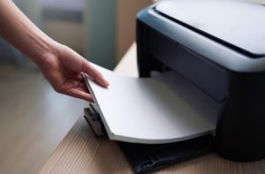 Почему застревает бумага в принтере