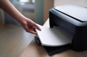 Не захватывает бумагу принтер HP