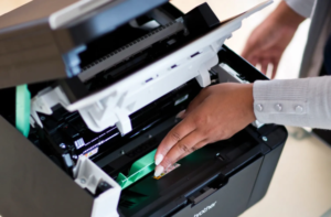 Скрежет и скрип в лазерном принтере: решаем проблему